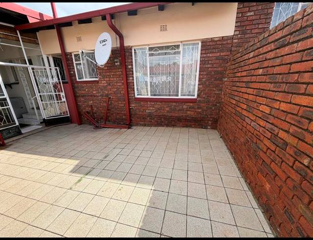 2 BEDROOM TOWNHOUSE FOR SALE IN GHOLFSIG